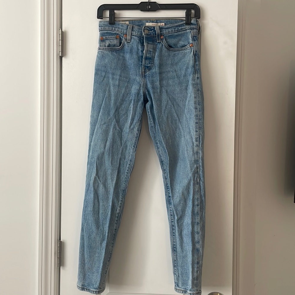 Levi Wedgie Jean size 25